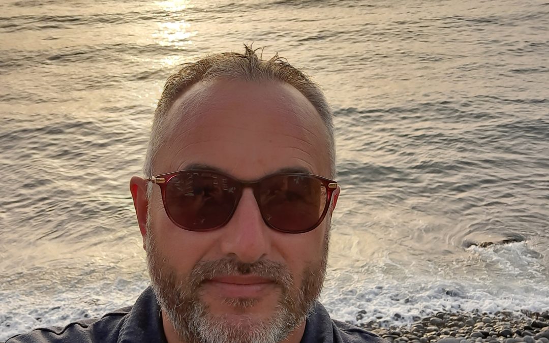 After reading lots of comments about travelling solo — or wanting to travel solo — there seems to be one common theme: fear and apprehension about flying and going to the airport alone.